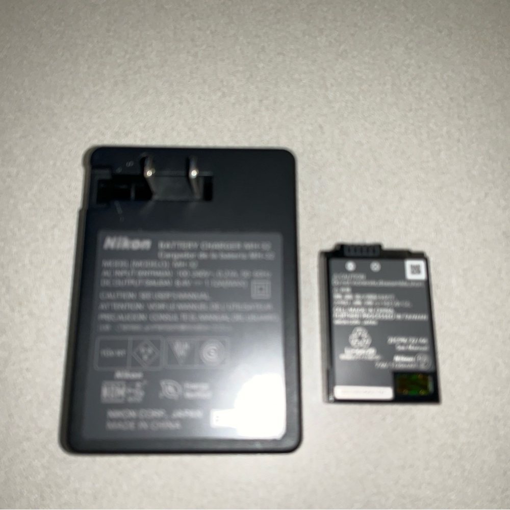 Nikon MH-32 Battery Charger + Nikon EN-EL 25 Battery - Picture 6 of 10